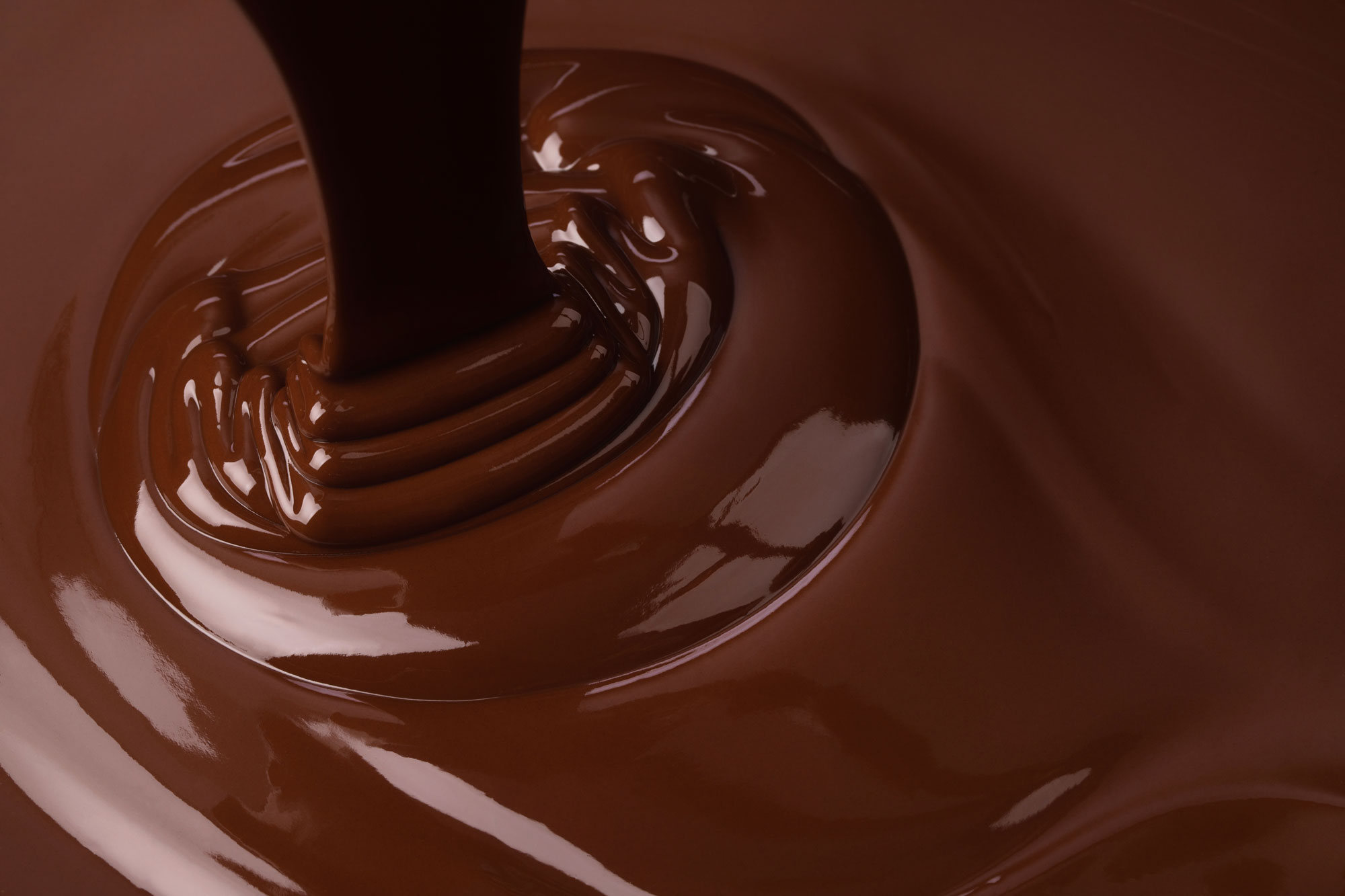 Xocolata fosa durant una formació professional en tècniques de xocolata i elaboració per a xocolaters.